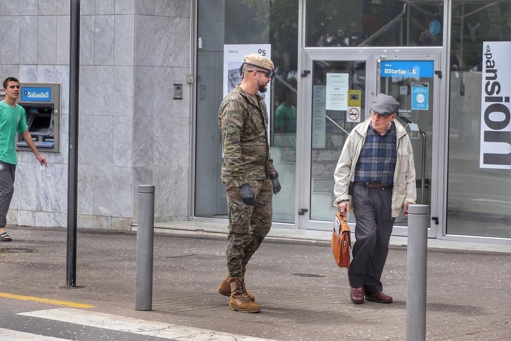 Militares patrullando por Santa Cruz