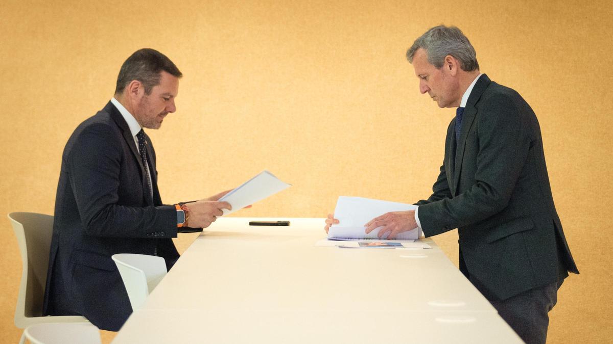 Rueda y López Campos momentos previos a la rueda de prensa del Consello