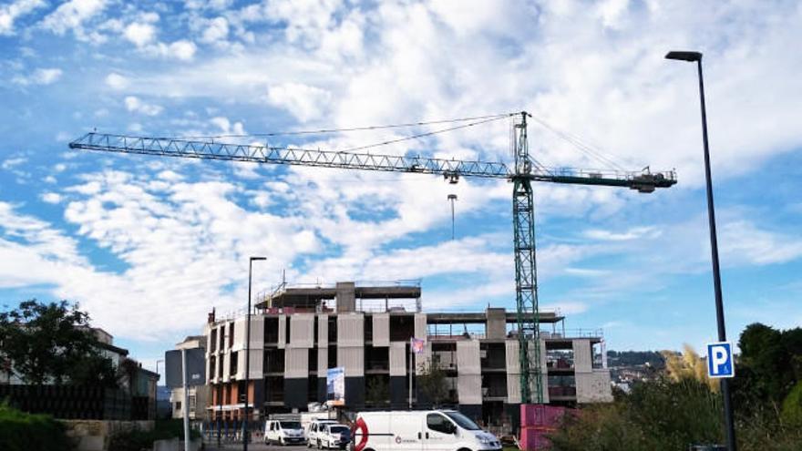 Edificio en construcción en el Alto de Perillo.