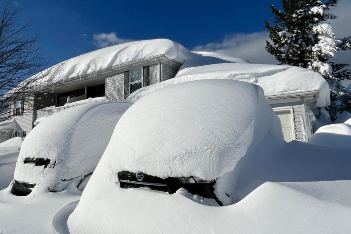 Una fuerte tormenta de nieve golpea Buffalo en Hamburgo, Nueva York, EE. UU