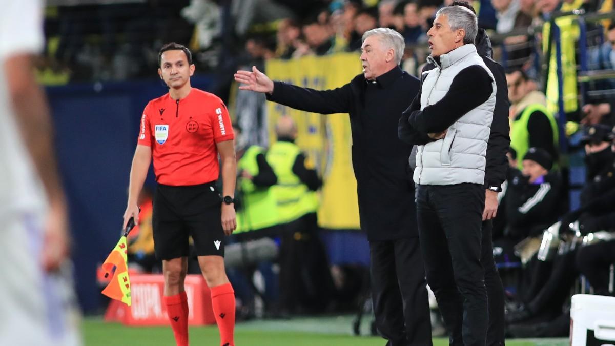 Quique Setién, al lado de Ancelotti en la banda