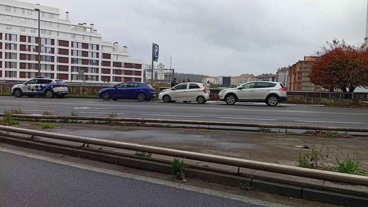 La avenida Romero Donallo, en Santiago, fue el escenario de un accidente en el que se vieron implicados tres vehículos.