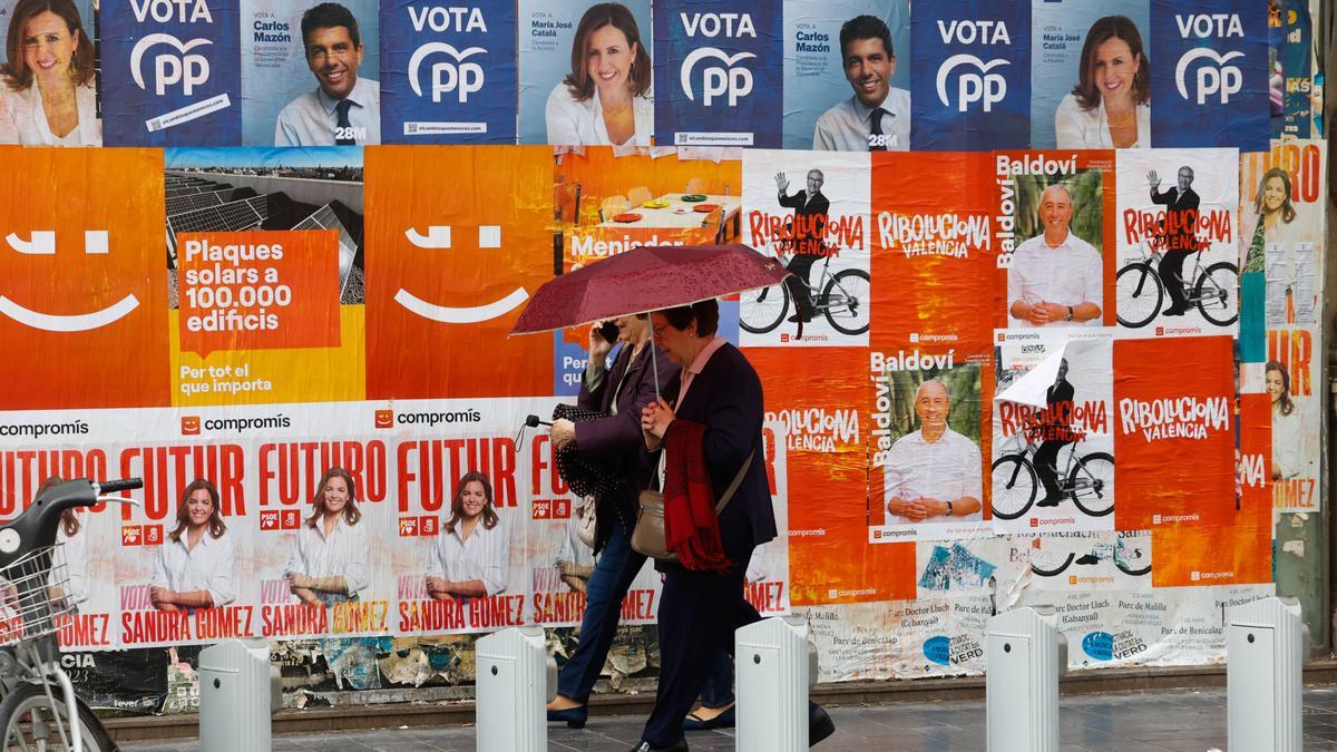 Carteles electorales, ayer en València