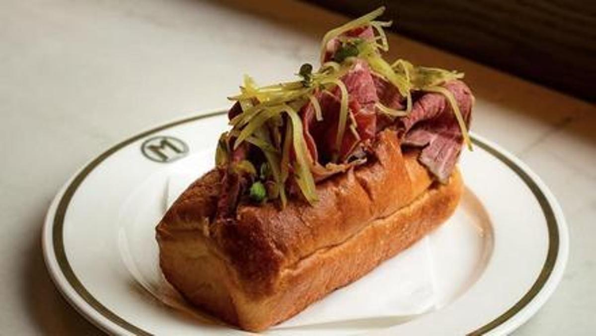 El 'brioche' de pastrami de Manero.