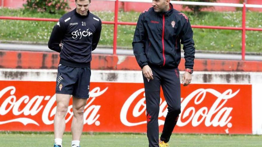 Vranjes, a la izquierda, charlando con Abelardo durante un entrenamiento.