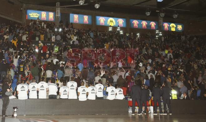 Imágenes de la retirada de la camiseta de Juan Carlos Navarro en el Palau Blaugrana