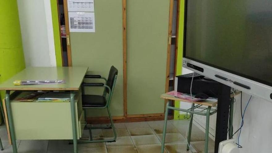 Cinco años esperando una solución: las familias de Llera plantan cara al deterioro de su colegio
