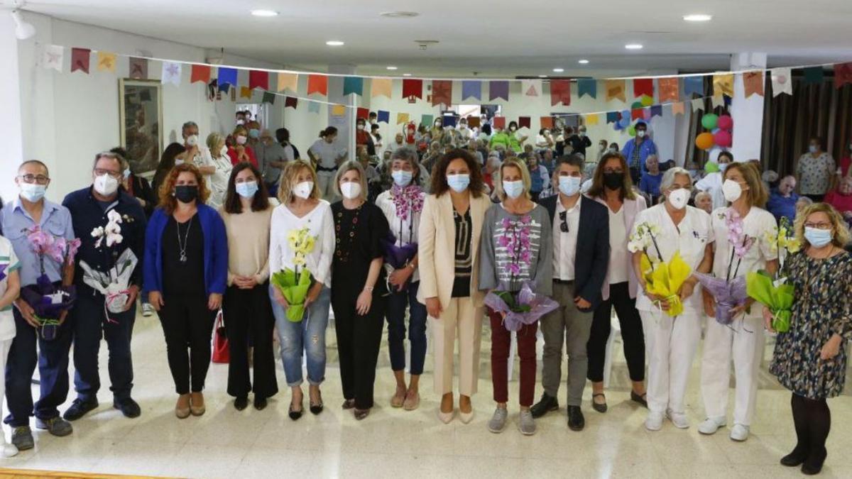 Foto de familia en el acto de celebración por el cuarenta aniversario de la residencia. | CONSELL DE MALLORCA