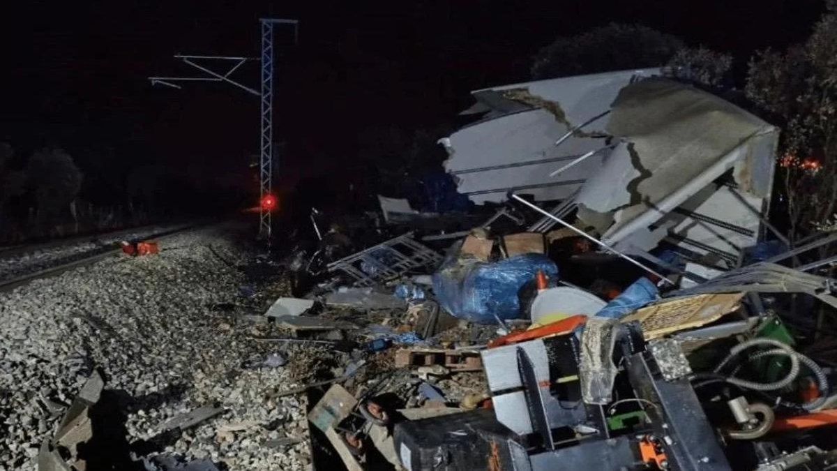 Muere un camionero tras volcar sobre una vía férrea en Salamanca y ser arrollado por un tren de mercancías