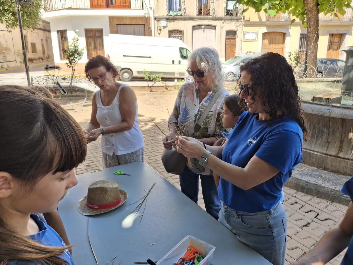 Las imágenes de la primera "trobada escolar" de la Marina Alta "Desafiar-se a fer llata", que ha tenido lugar en Pedreguer