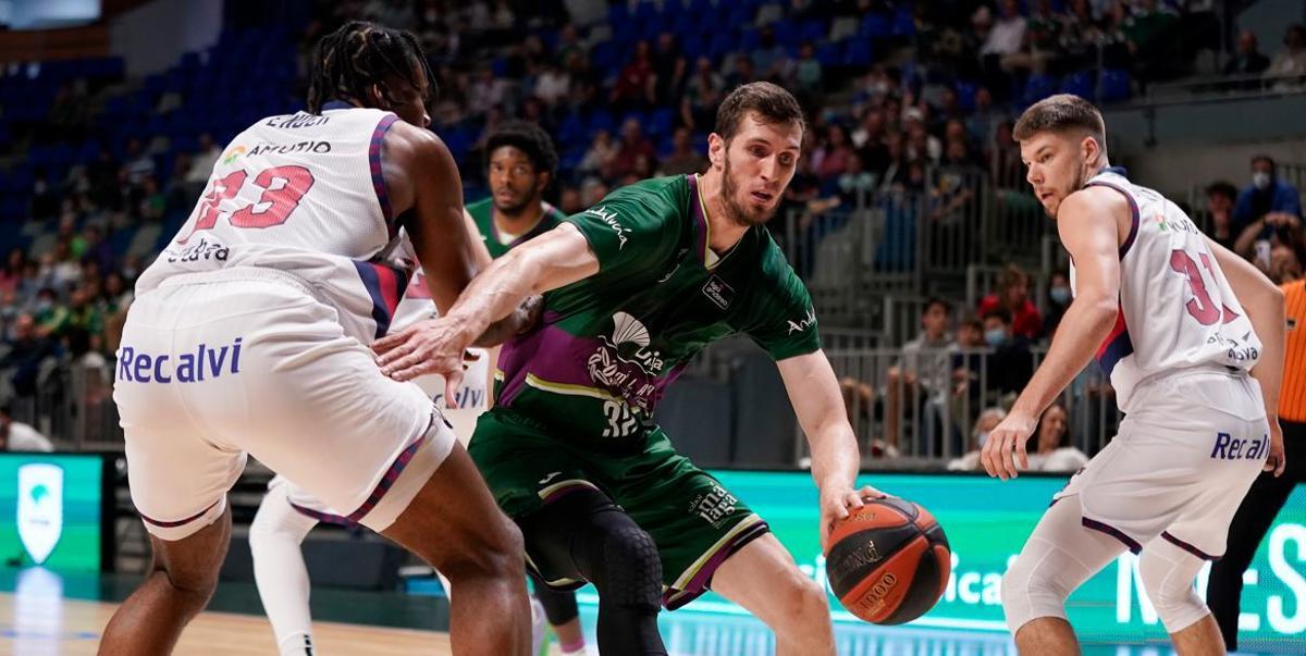 Rubén Guerrero, ya exjugador del Unicaja, continuará su carrera en el Monbus Obradoiro.