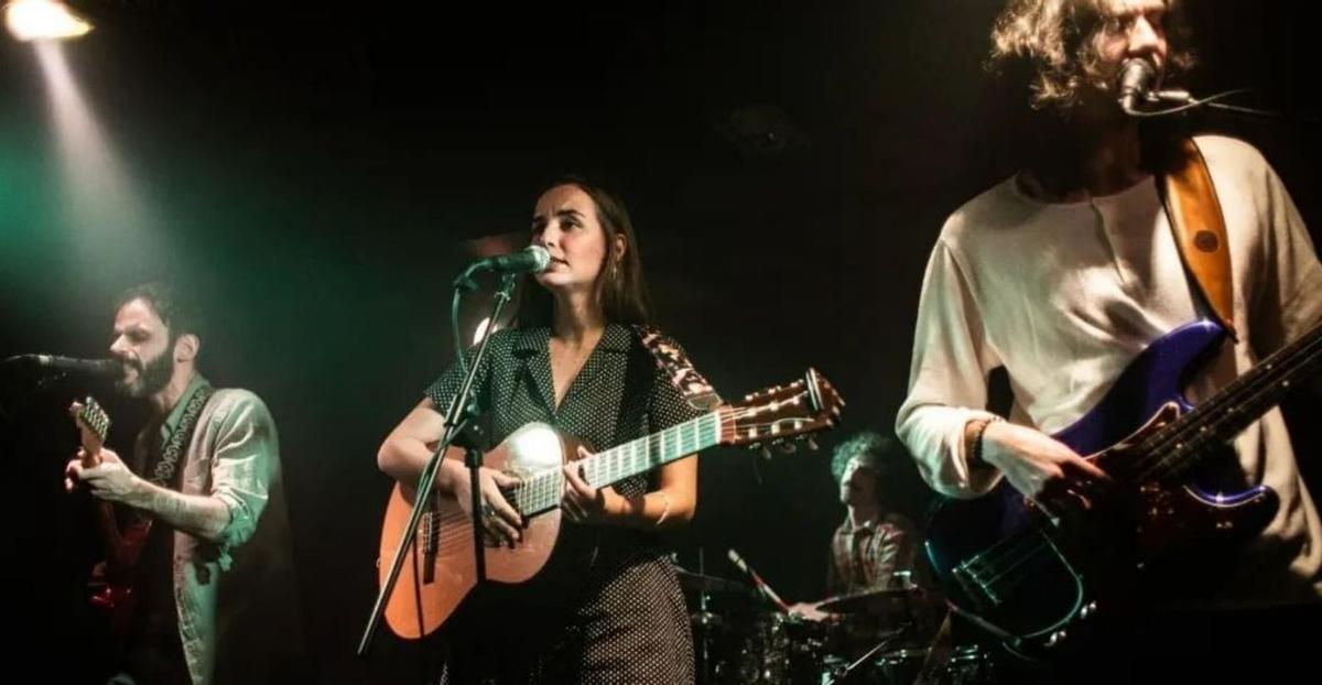 «Macavera» durante un concierto en «La Salvaje», en Oviedo, con Rita Ojanguren («Nacasa Trío»). | Julián Rus