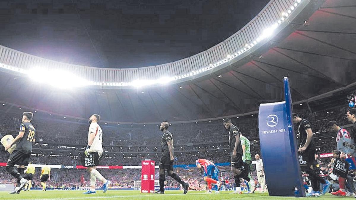 Salida del once incial del Valencia en el Metropolitano.