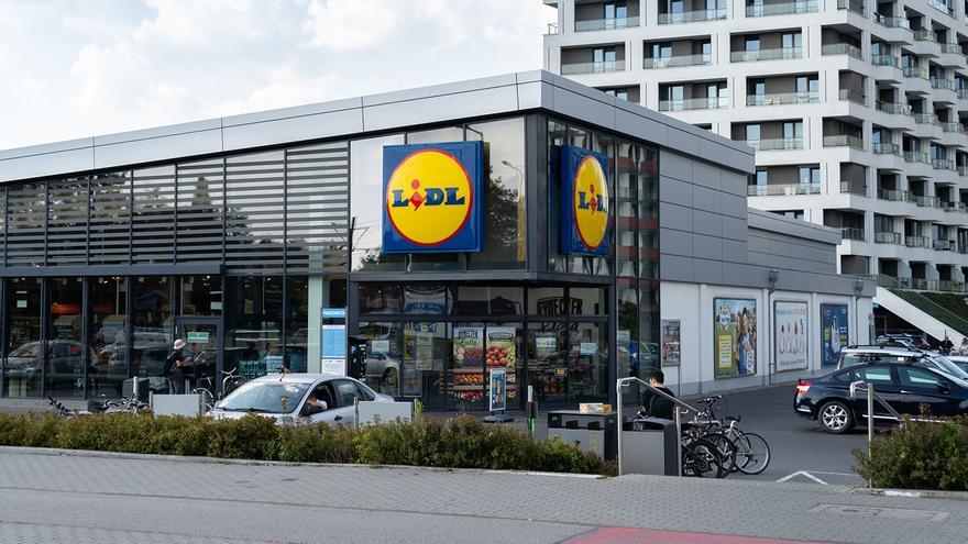 Adiós a la secadora: la solución en paraguas de Lidl que arrasa en ventas y puede con hasta 50 kilos de ropa