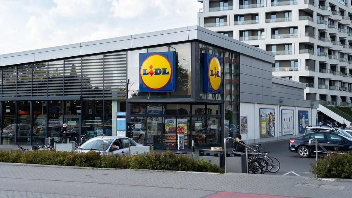 Adiós a la secadora: la solución en paraguas de Lidl que arrasa en ventas y puede con hasta 50 kilos de ropa