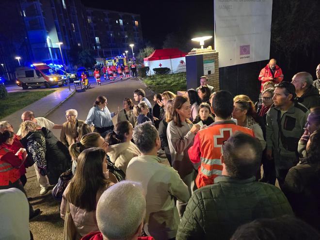 Fotogalería | Desalojan la residencia de mayores de la Granadilla por un incendio