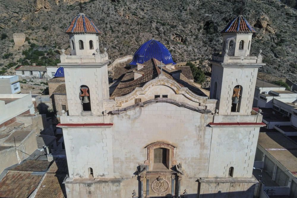 Imágenes de los campanarios de Santiago el Mayor, Catedral y Nuestra Señora de Monserrate en Orihuela y San Martín de Callosa. El Consell ha protegido como BIC sus campanas góticas.