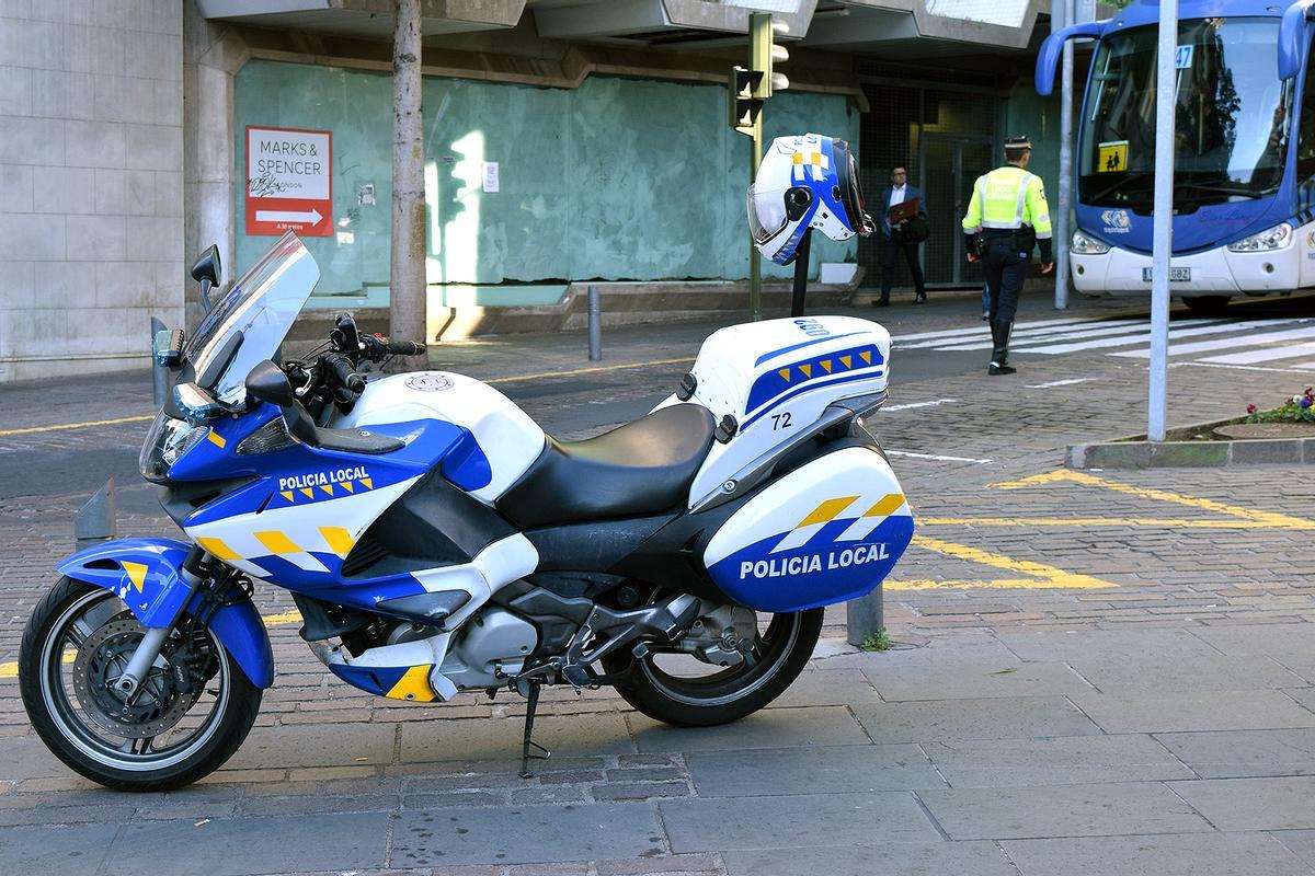 Una de las motos de la Policía Local de Santa Cruz.