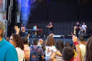 GALERÍA | El concierto de Pequeño Rock & Roll pone a bailar a pequeños y mayores en la Plaza Mayor de Zamora