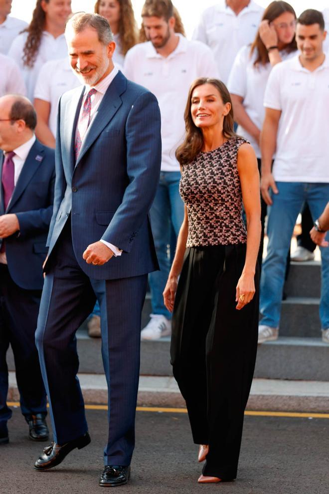 El rey Felipe VI y la reina Letizia se reúnen en Zarzuela con las Selecciones Nacionales Masculina y Femenina de Waterpolo