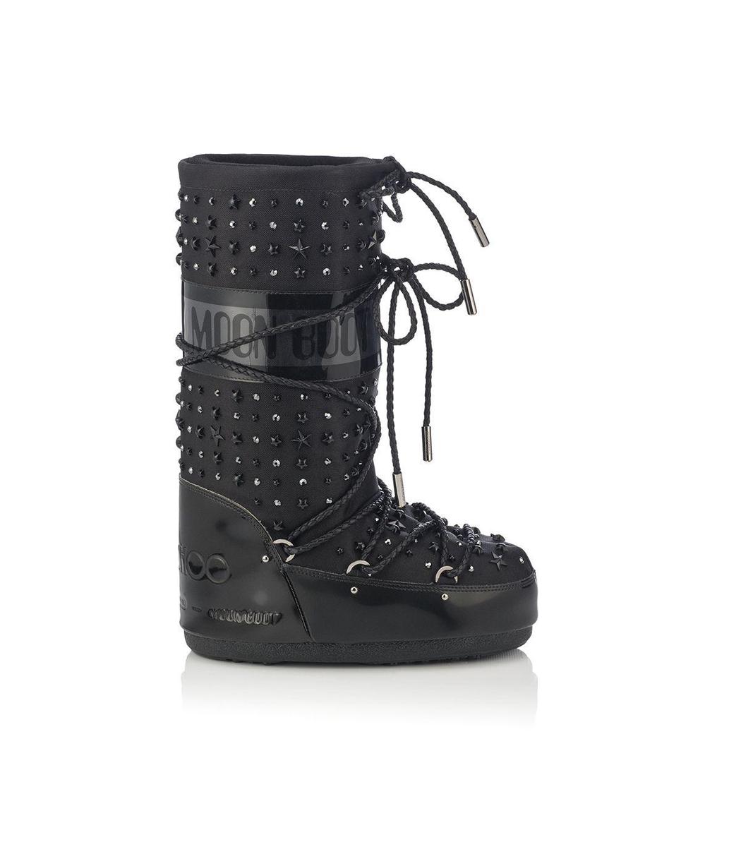 Jimmy Choo y Moon Boot, bota alta en negro con detalles en plata