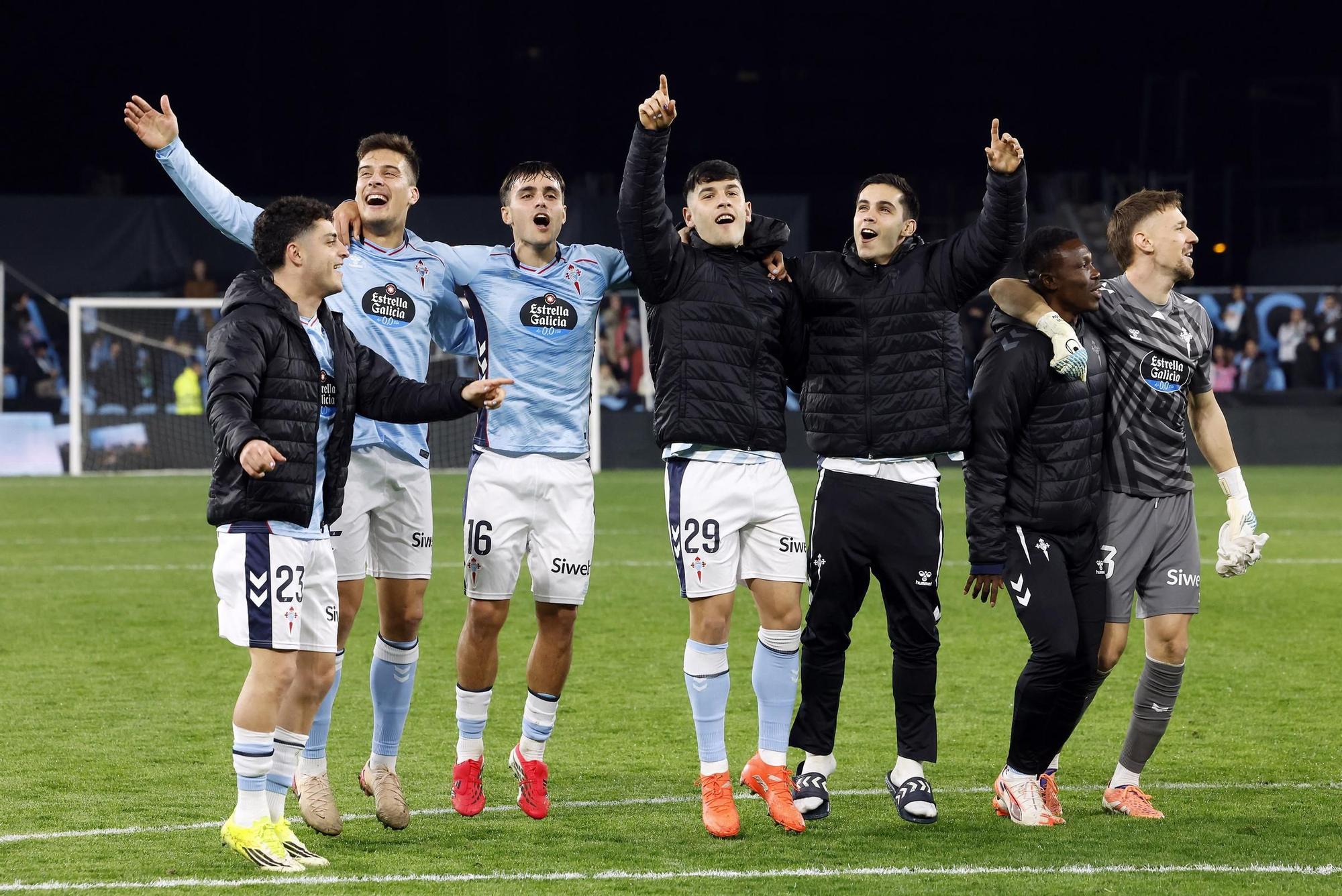 Hugo Álvarez, Manu Fernández, Román, Yoel, Sotelo, Aidoo y Radu, tras la victoria sobre el Rayo