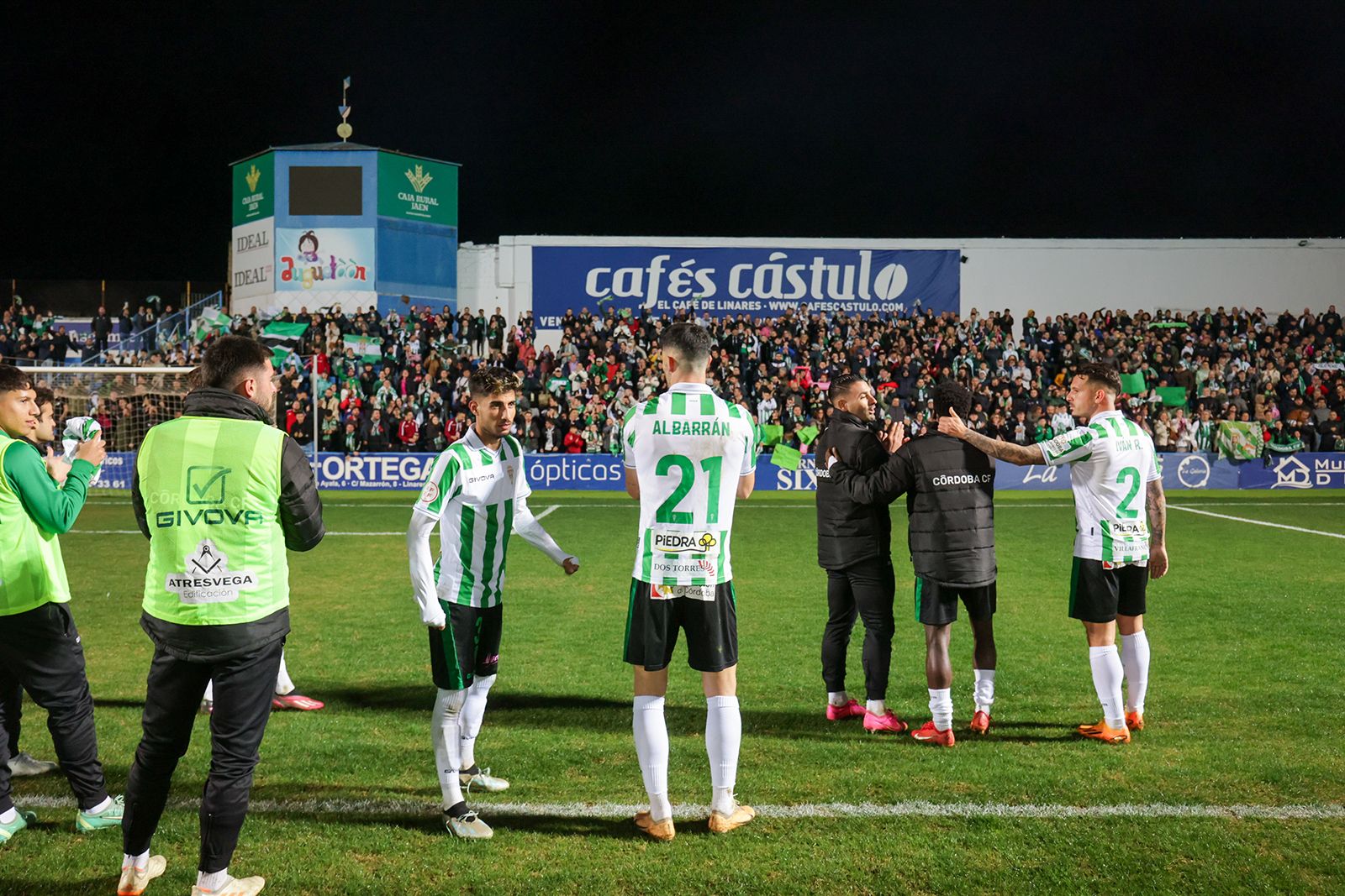 Linares-Córdoba CF: las imágenes del partido en Linarejos