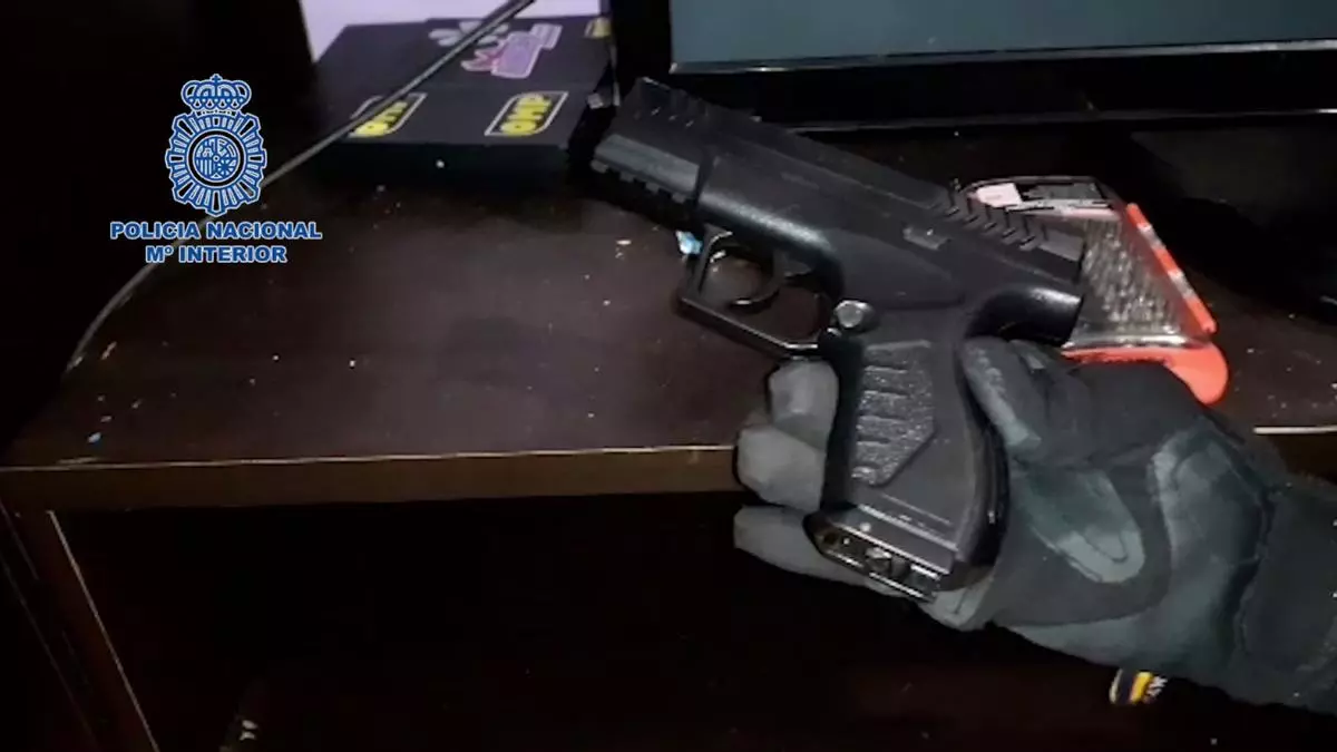 Imputado por atracar en A Coruña un estanco con un arma de fuego y llevarse 600 euros de la caja registradora
