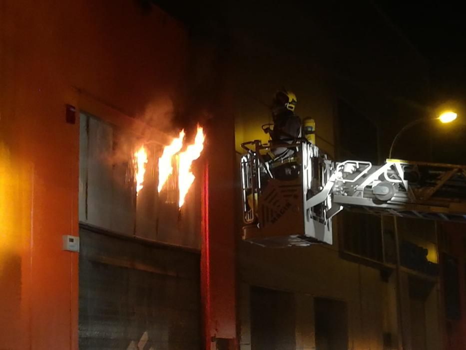 Incendio en un parque de juegos infantil en Santa Bárbara