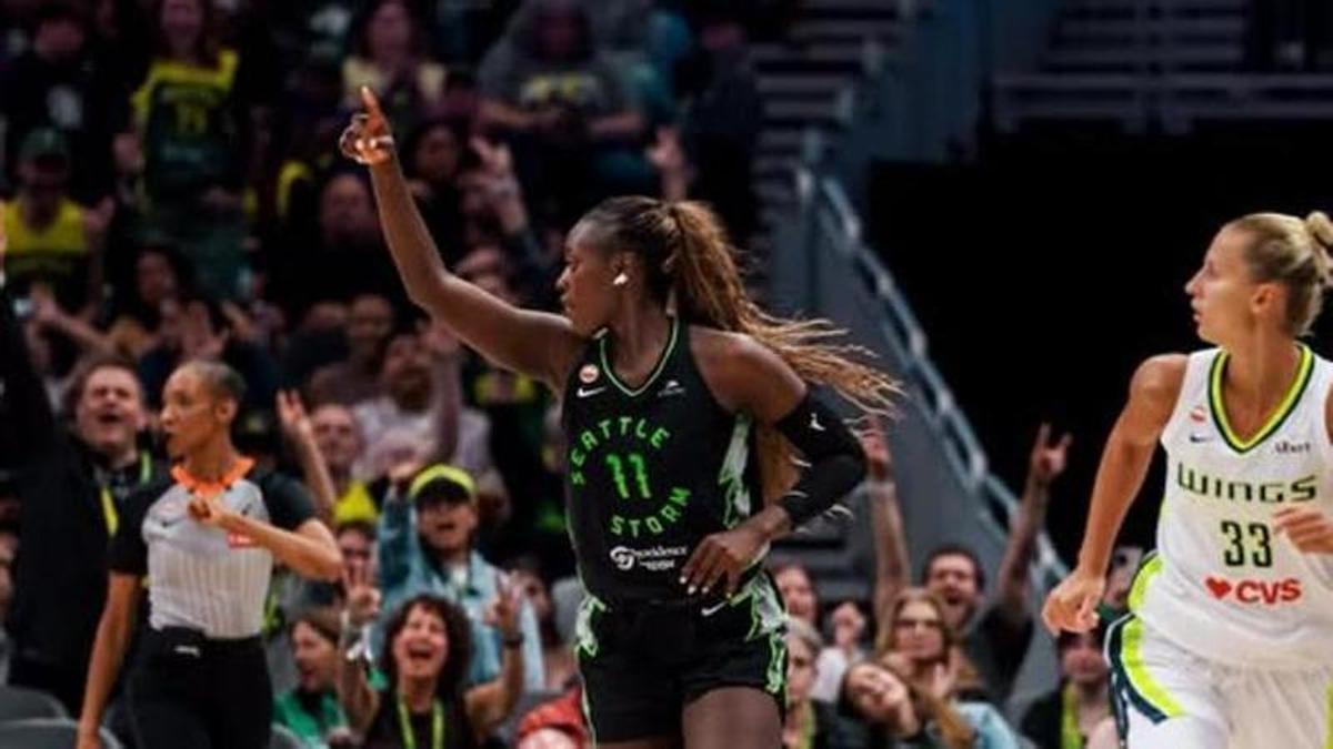 Awa Fam cierra su primera temporada en la WNBA con récord de puntos