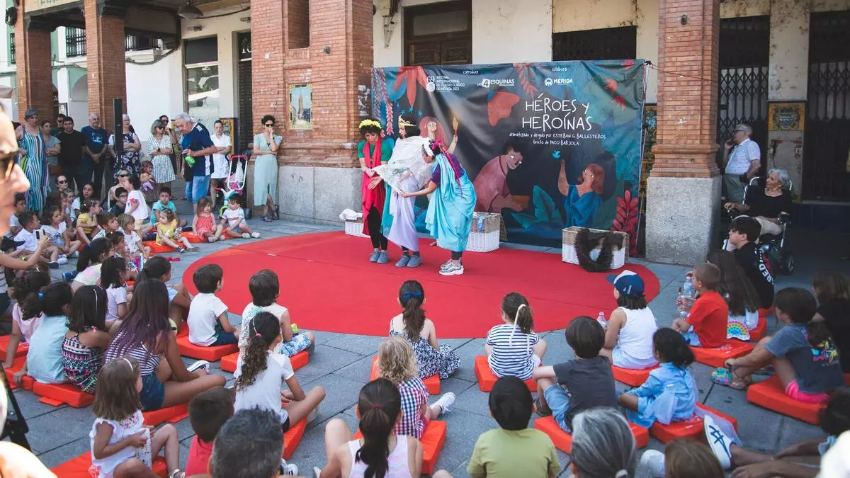 Cuéntame un cuento en la plaza España de Mérida