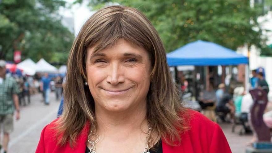 Los candidatos demócratas Christine Hallquist y el joven Ethan Sonneborn.