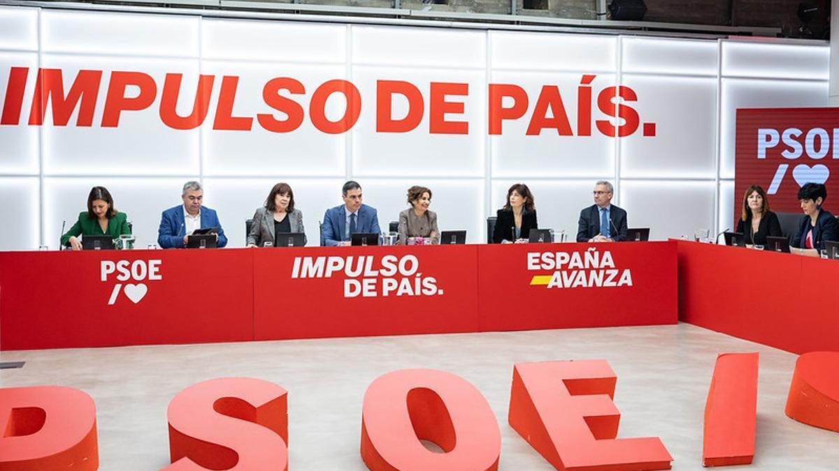 El presidente del Gobierno y secretario general del PSOE, Pedro Sánchez, preside la reunión de la ejecutiva federal del partido este lunes en Ferraz.