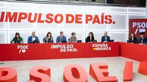 El presidente del Gobierno y secretario general del PSOE, Pedro Sánchez, preside la reunión de la ejecutiva federal del partido este lunes en Ferraz.