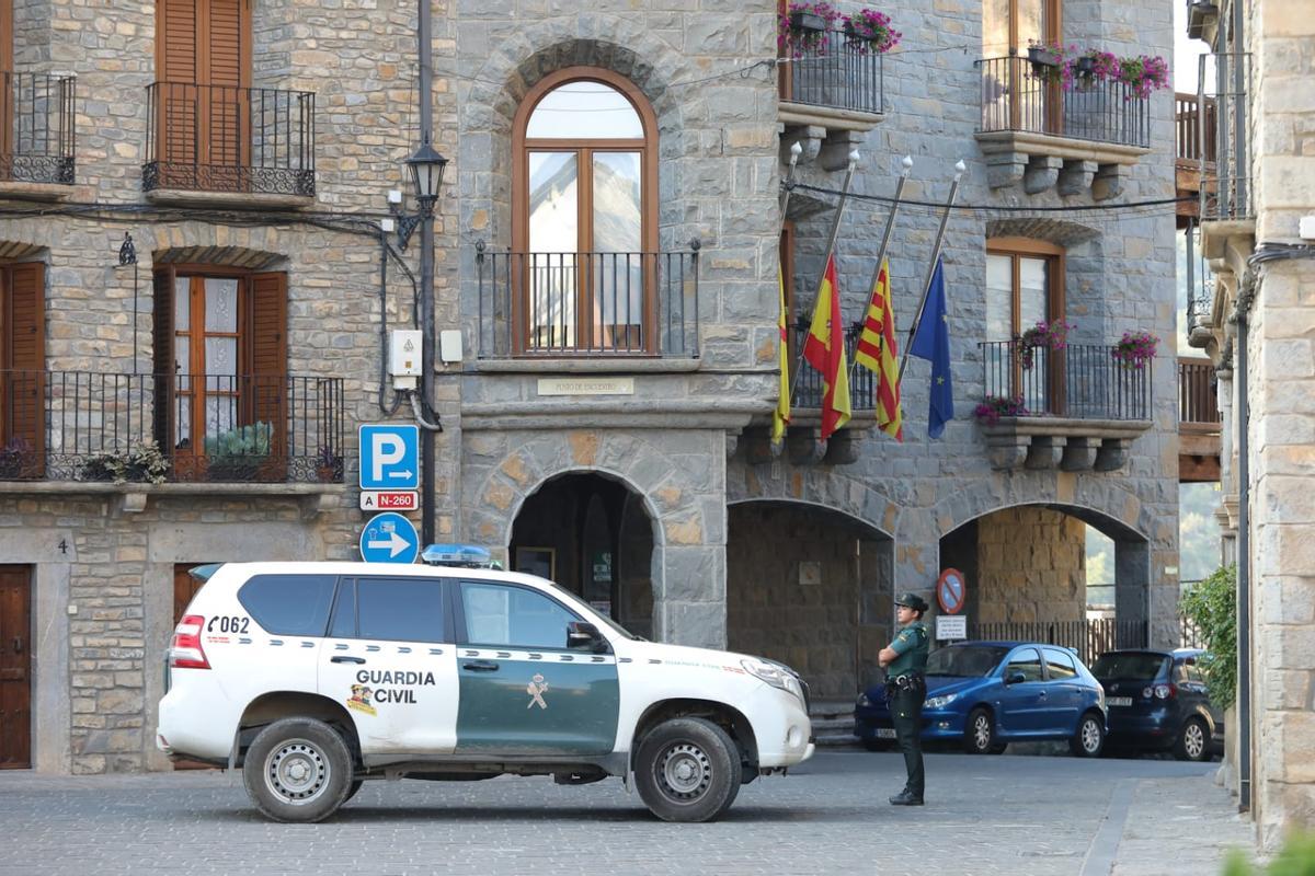 Minuto de silencio en Boltaña por el asesinato del hijo de un miembro de La Ronda de Boltaña