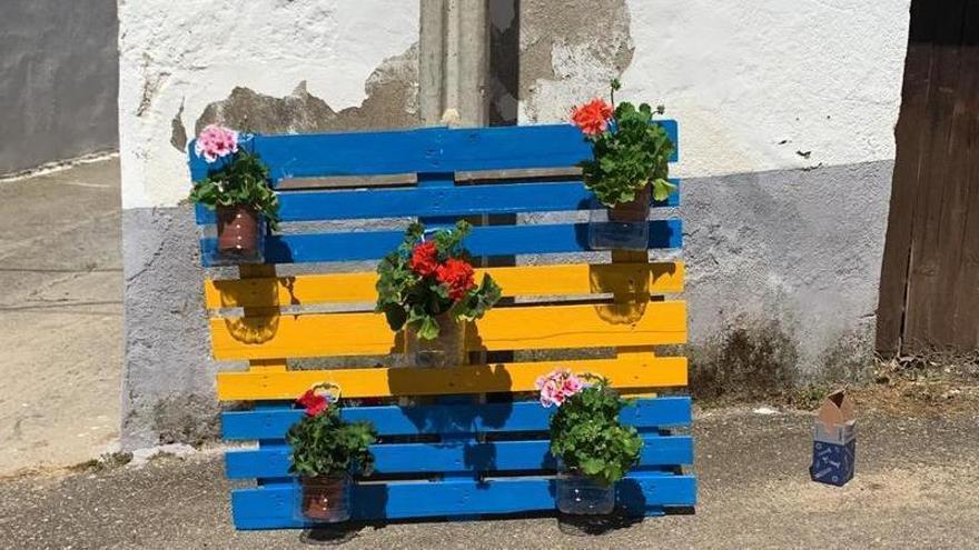 El Piñero recicla palés y garrafas de plástico para construir su nuevo jardín urbano