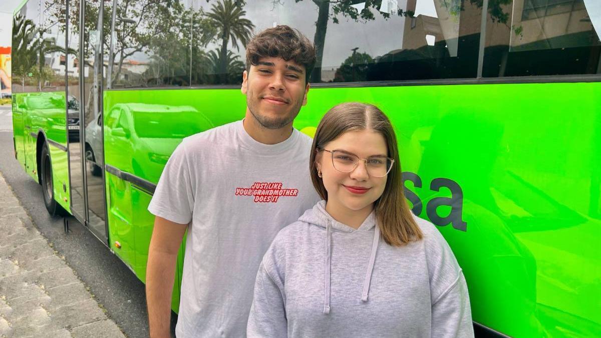 David Bonalde y Andrea Carrero, los alumnos de la ULL que han propuesta guaguas lanzadera hacia el Sur.