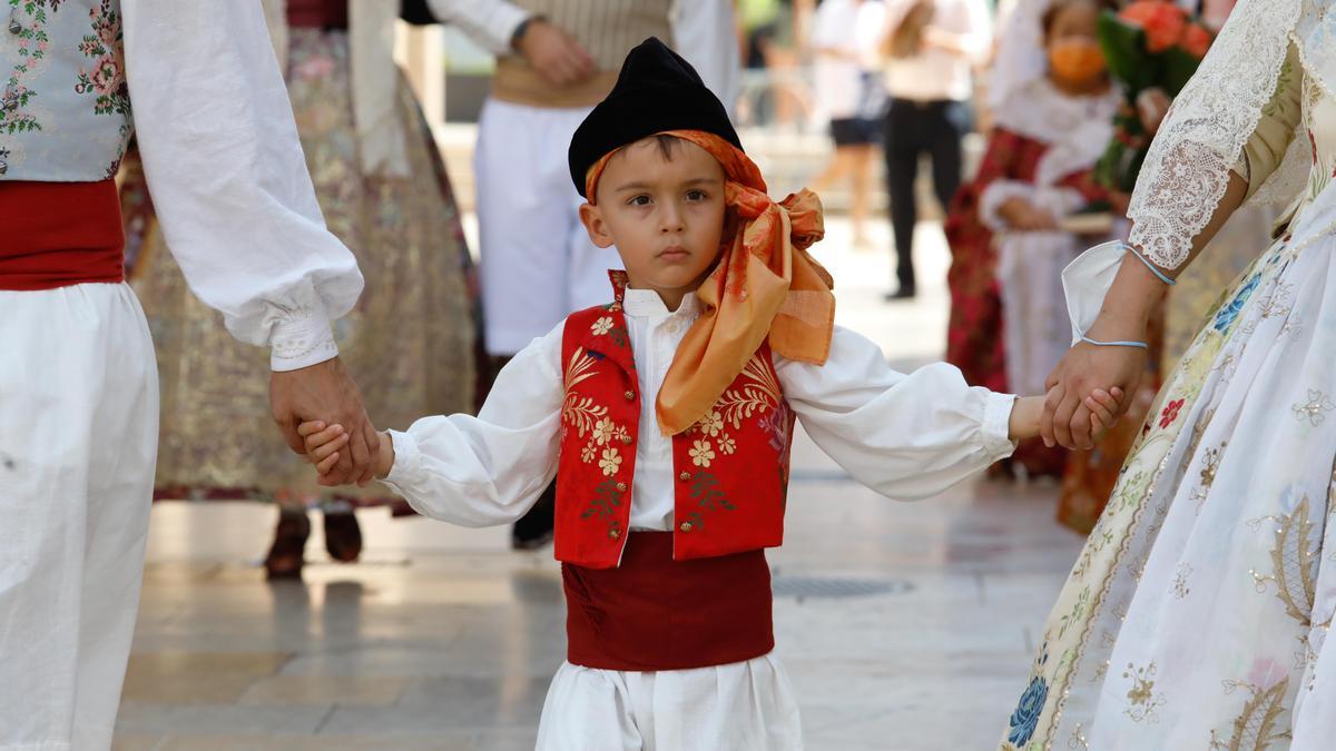 Búscate en el segundo día de Ofrenda por las calles del Mar y Avellanas (entre las 11.00 y 12.00 horas)