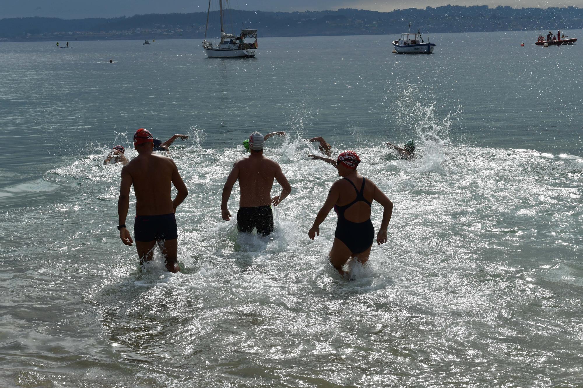 300 nadadores en la Travesía de San Amaro 2021