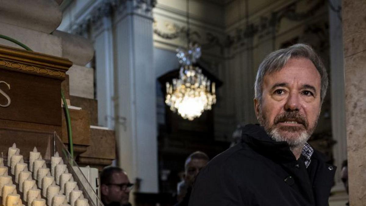 Jorge Azcón (PP) a la Basílica del Pilar. | MIGUEL ÁNGEL GRÀCIA