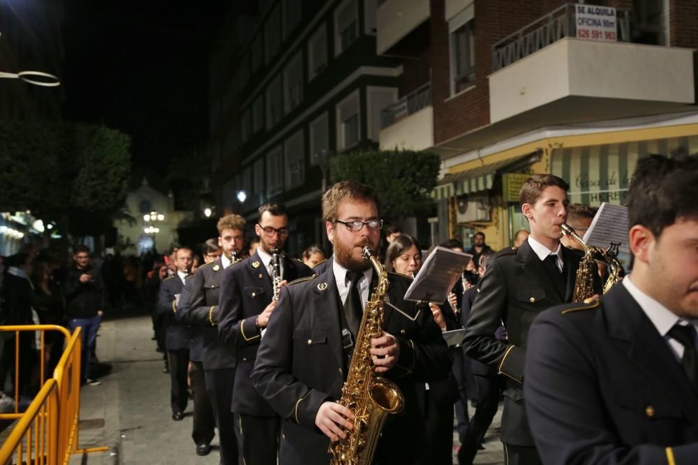 Algunas de las imágenes decanas de la Semana Santa se acercaron al mar y los paseos en Martes Santo