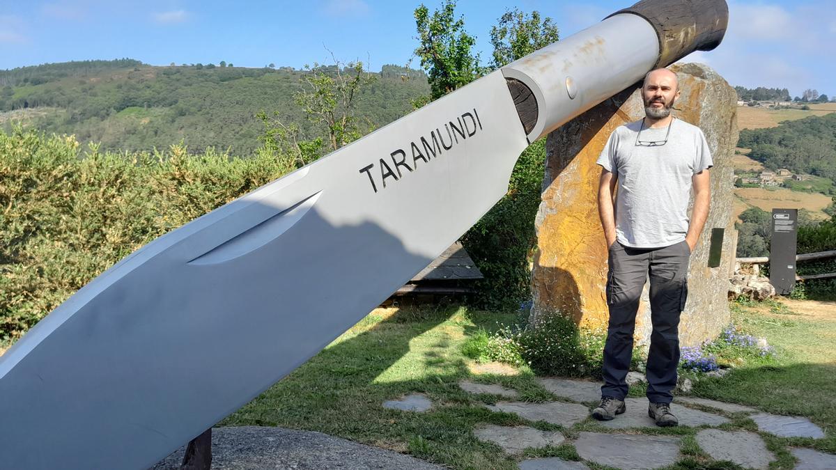 Una década para la navaja gigante de Taramundi: Es ya un símbolo del  concejo y blanco de muchas fotos - La Nueva España