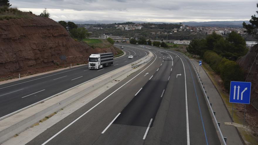 Un conductor ferit en bolcar el cotxe a l&#039;eix Transversal, a Manresa