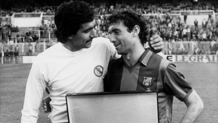 &#039;Quini&#039; en uno de los &#039;clásicos&#039; que disputó con el Barcelona.