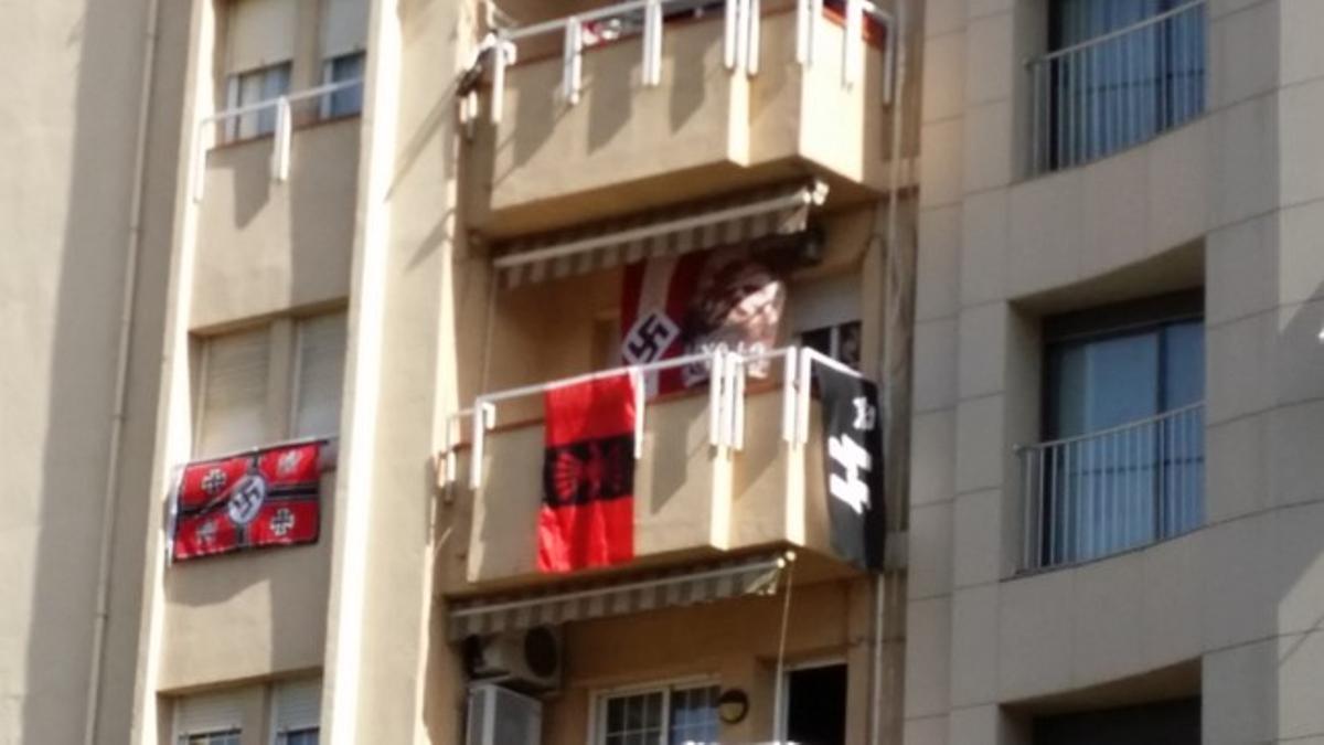 Imagen del balcón que exhibía simbología nazi en Sabadell.