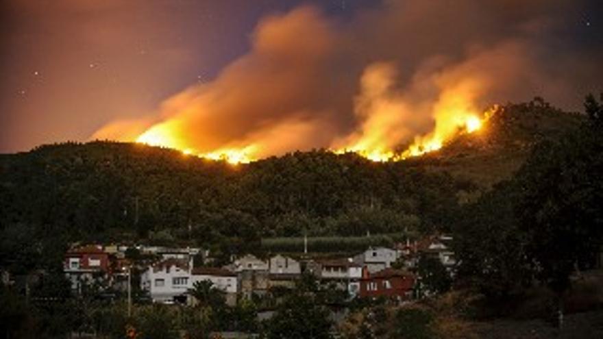 El incendio de Palmés arrasa ya 200 hectáreas