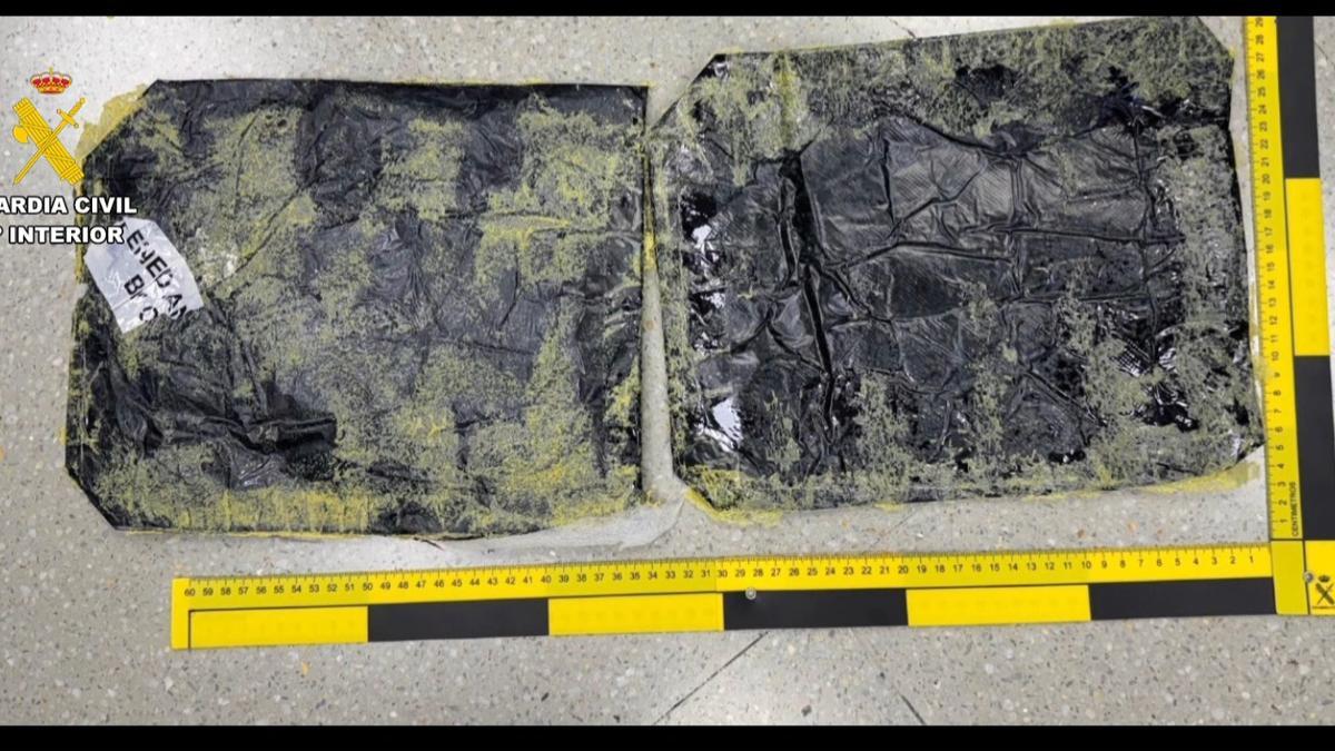 La droga intervenida en el paquete