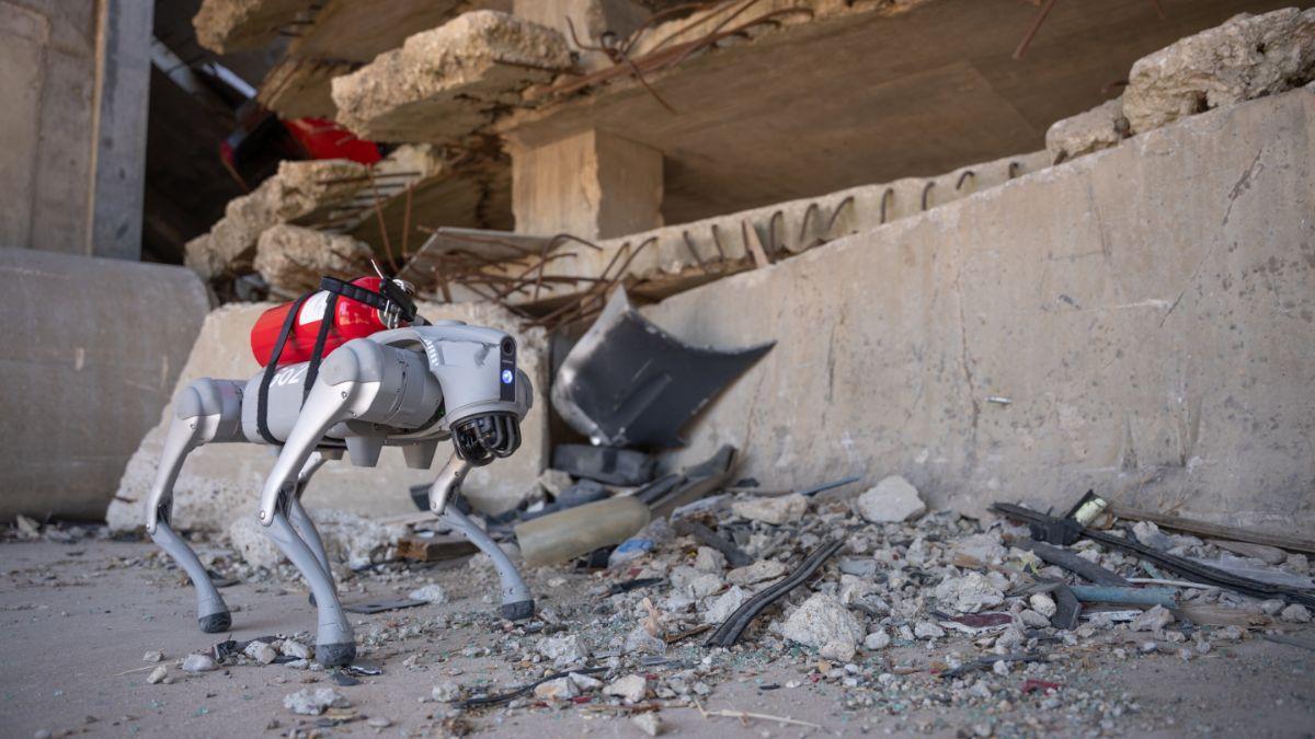 De la misma forma que los humanos, el robot utiliza comportamientos reactivos y deliberativos y una toma de decisiones reflexiva en situaciones de emergencia.