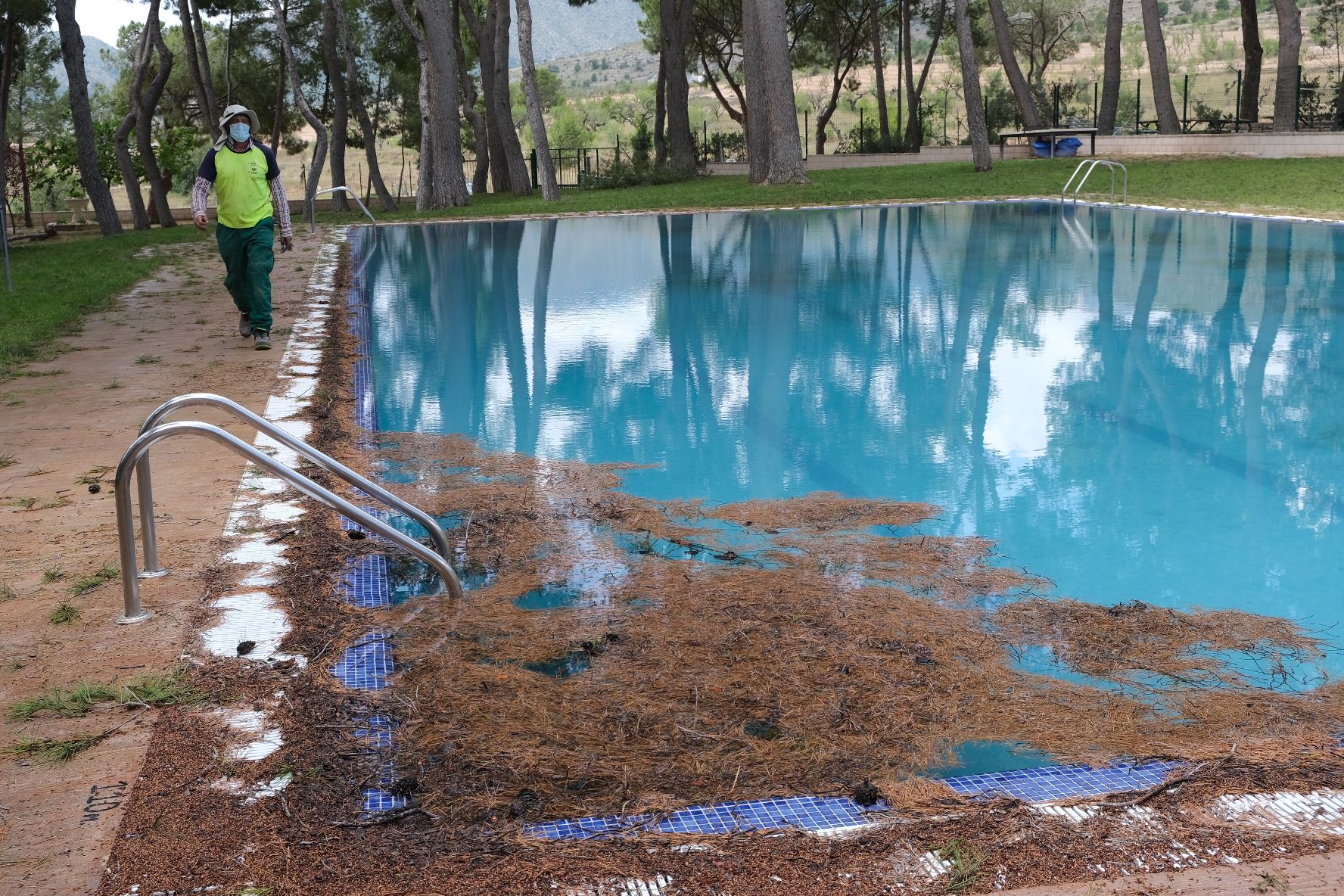 Tormenta de intensidad torrencial con rayos y granizo en el Alto y Medio Vinalopó