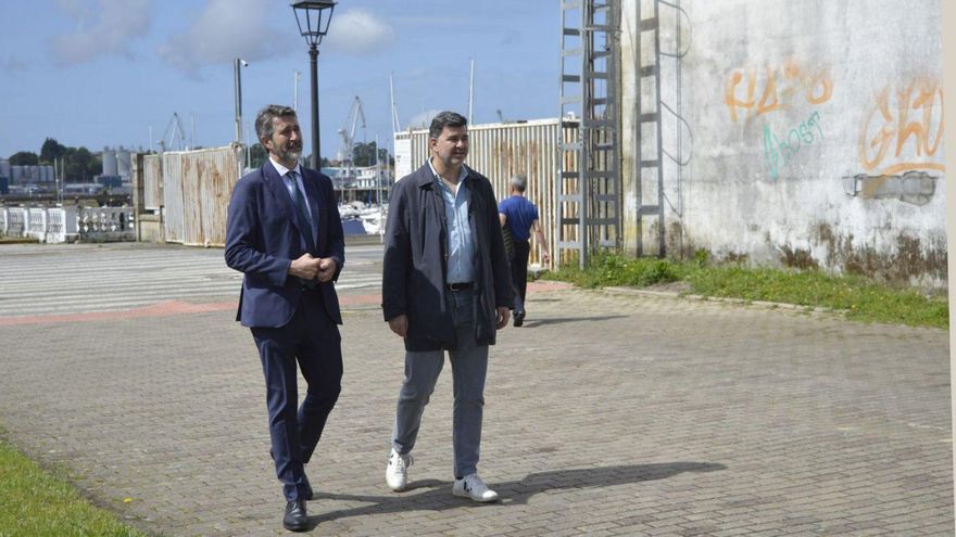 Varela y González Casares visitaron la zona de O Ramal. |  // FARO